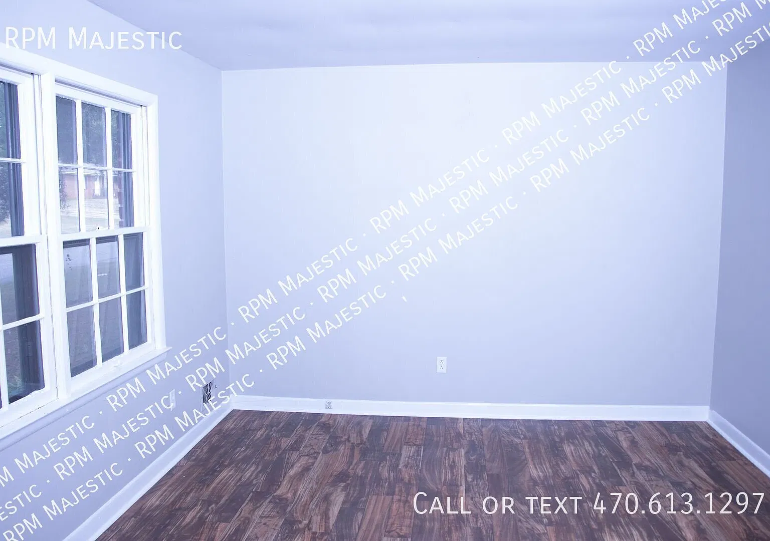 Updated 3-Bedroom, 2-Bath Home With Fenced Yard & Garage! — Photo 2