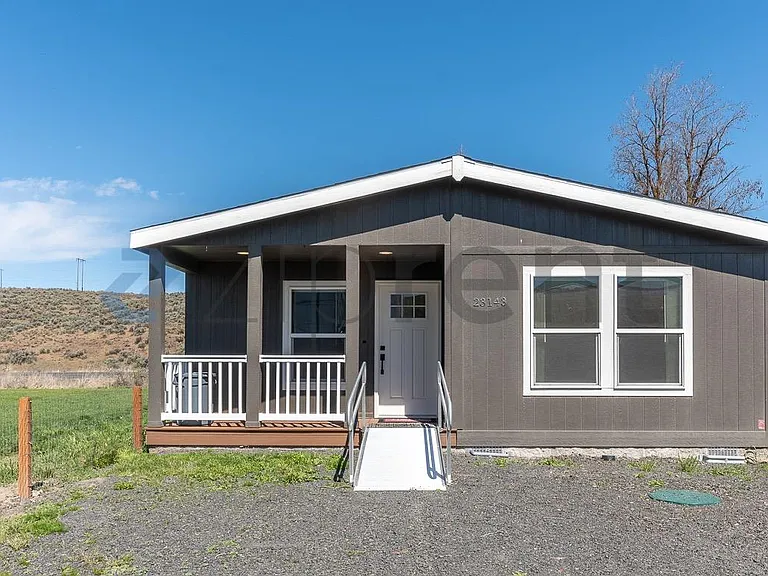 23143 Lowe Rd E — Photo 2