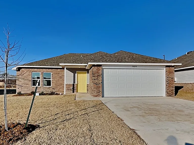 1029 E Stetson Ln — Photo 1