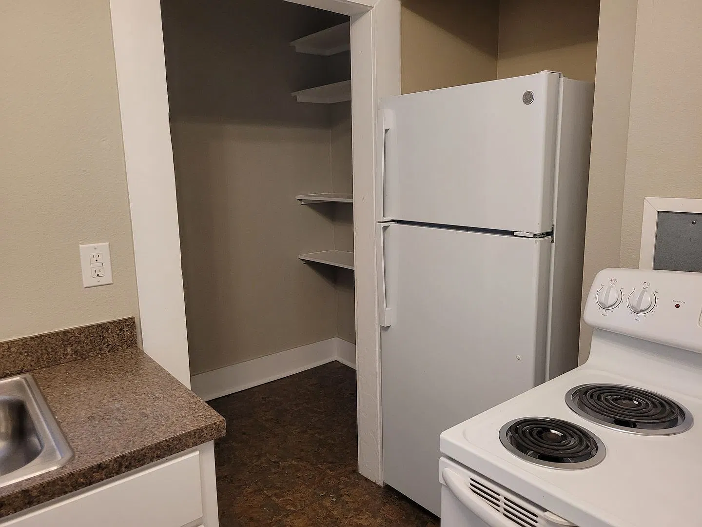 Beautiful Historic Condo in Alta Vista! — Photo 3