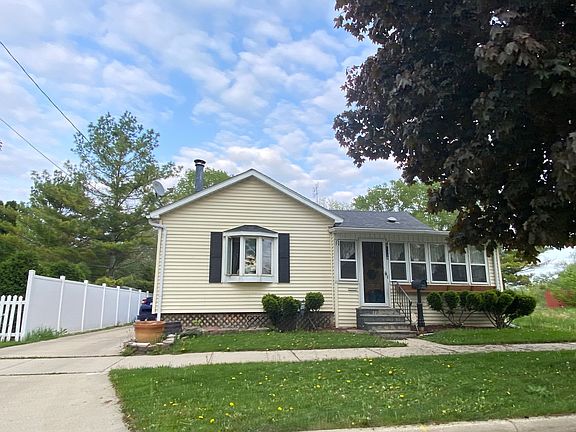 3rd image of 113 N Lincoln Ave