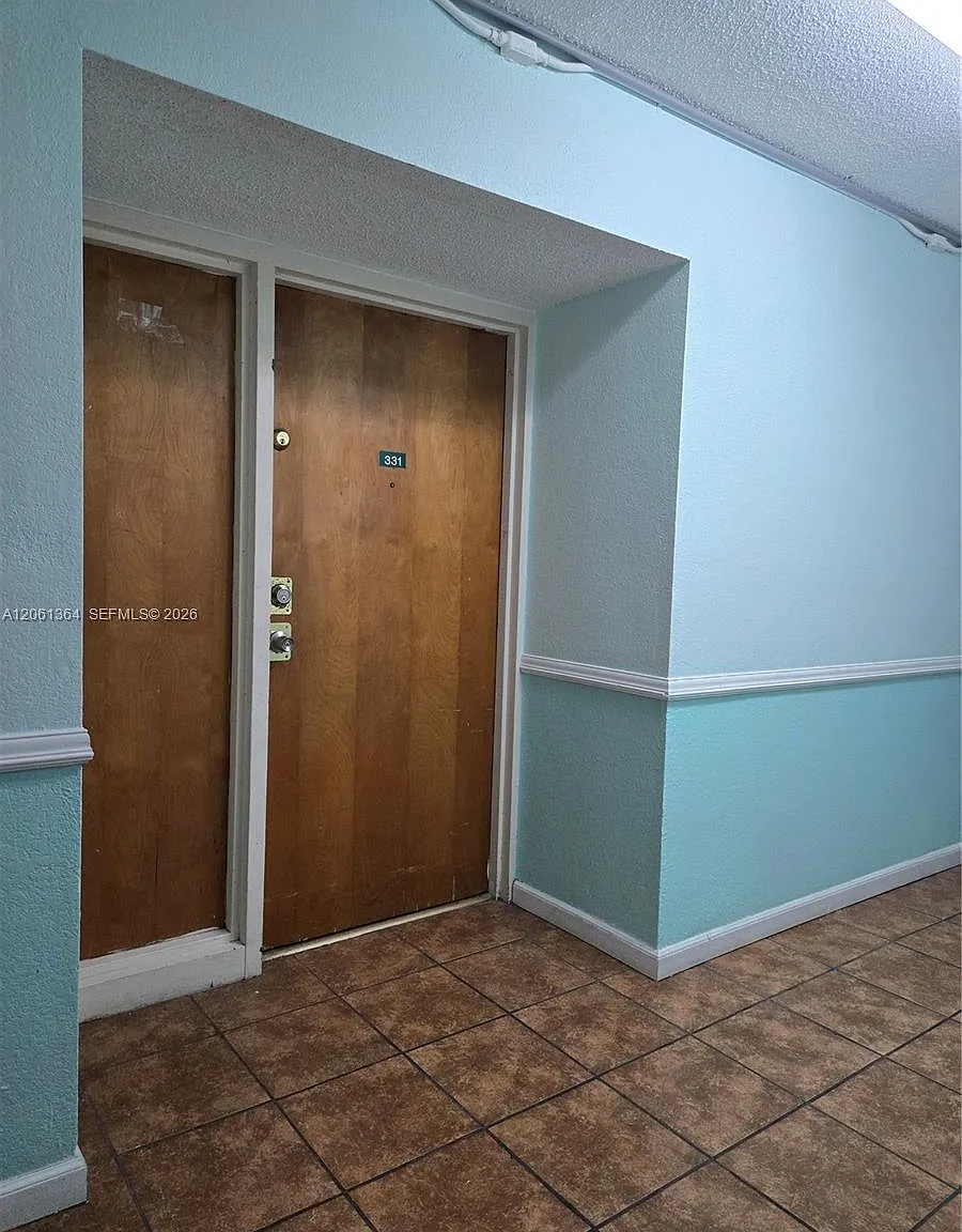 Coral Towers Condo — Photo 4