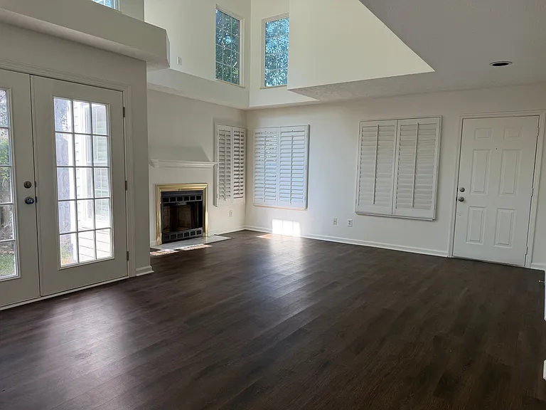 106 Meridian Ct — Photo 15