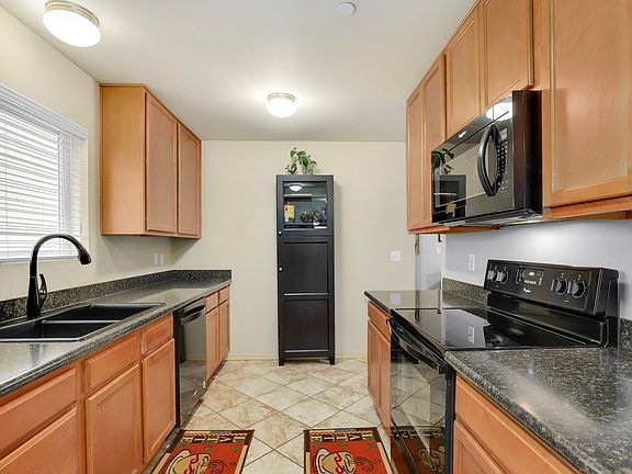 3rd image of 1427 Packwood Ave