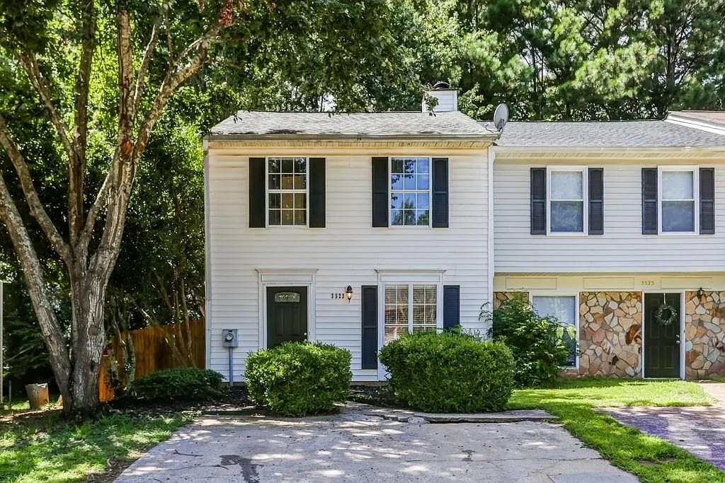 TownHome Near Downtown Kennesaw — Photo 1