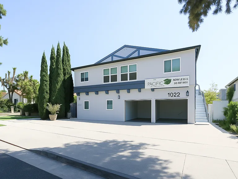 1022 Pacific St — Photo 1