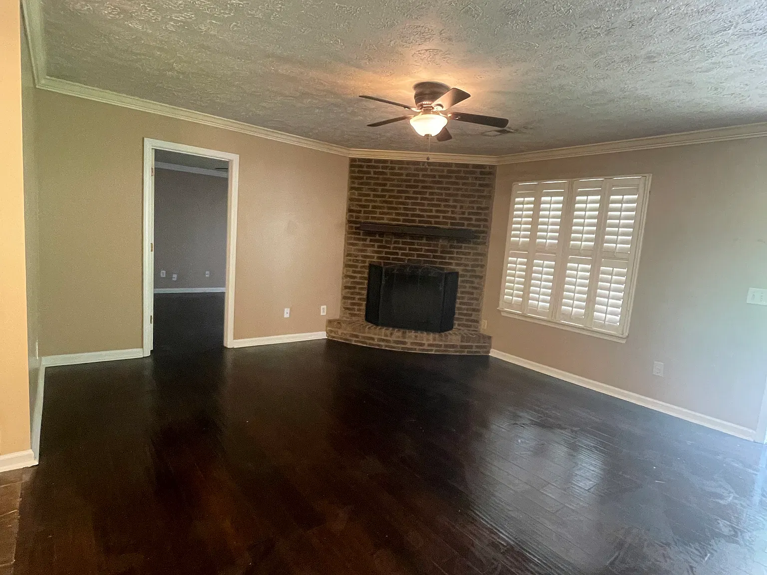 3 bed, 1200 sqft, $1,250 — Photo 2