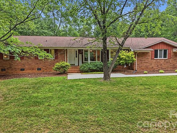 4th image of 201 Hickory Hill Ln