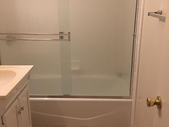 5th image of 10192 Park Cir W #4