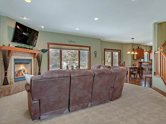 3rd image of 951 Cove Ct NW