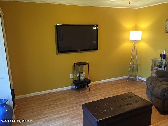 8432 Living Room 2.jpg