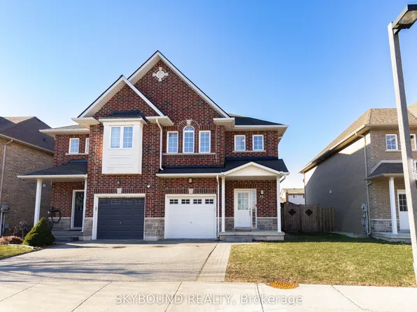 257 Carla Ave #12, Hamilton, ON L8G 3M9