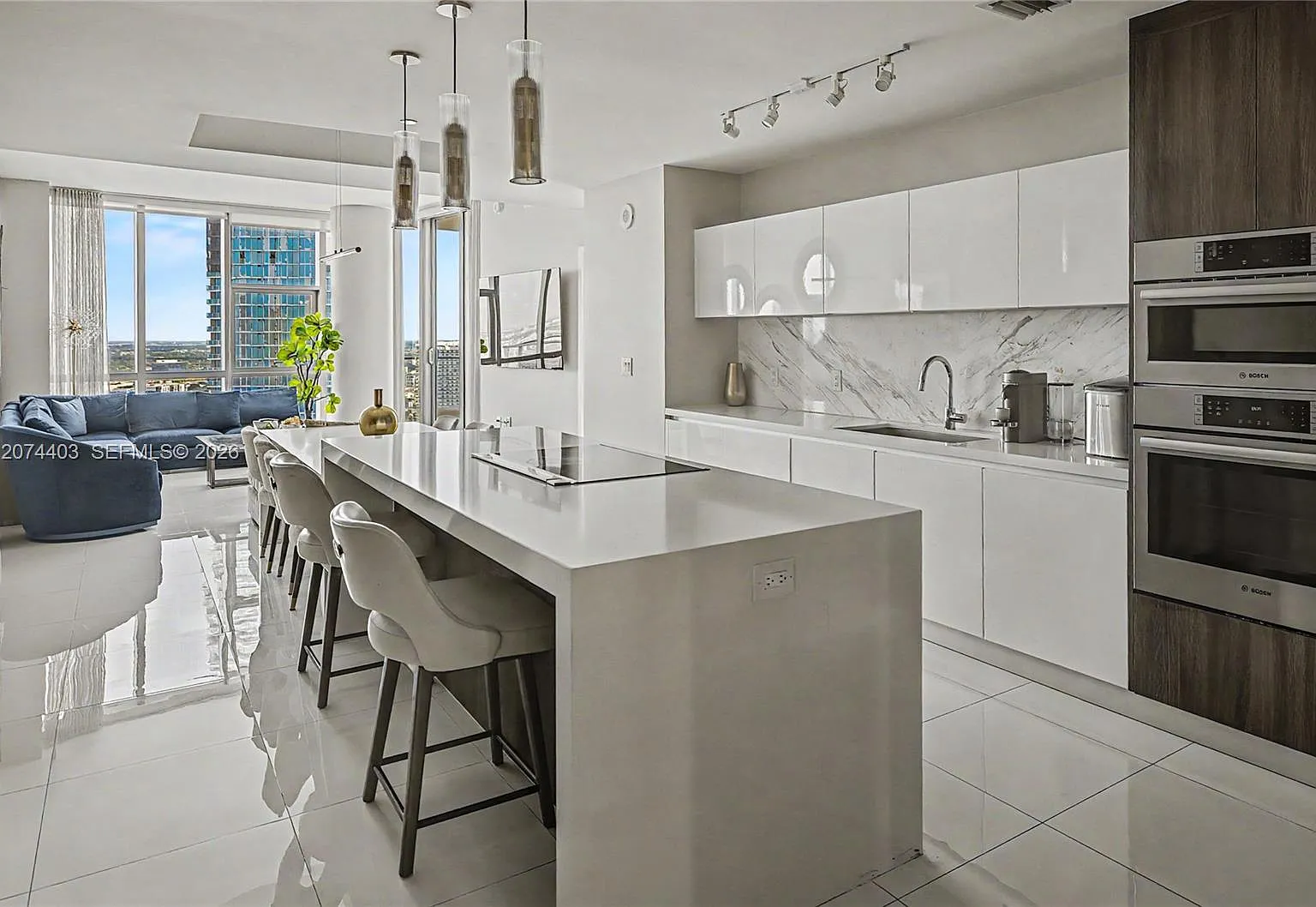 Paramount Miami Worldcent — Photo 1