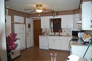 5th image of 122 Lynhurst Ave