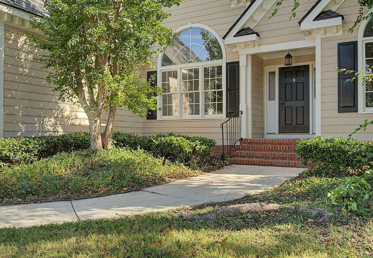 3 bed, 2.0 bath, 1841 sqft, $2,295 — Photo 4
