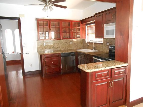 4th image of 245 NE 99th St