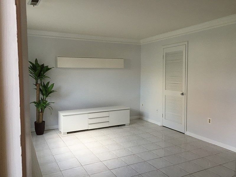 1st image of 9489 Linden Leaf Ct #4