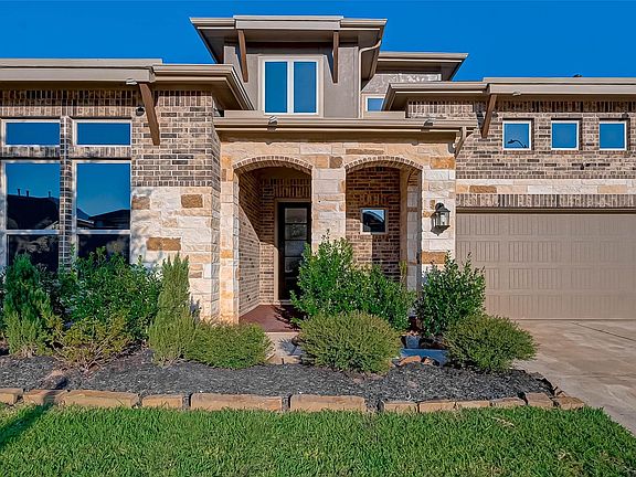3rd image of 2922 Golden Honey Ln
