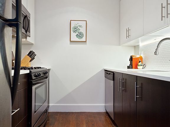 4th image of 59 Hawthorne St APT 4D