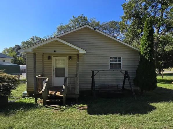 68 Montgomery St, Summerville, GA 30747