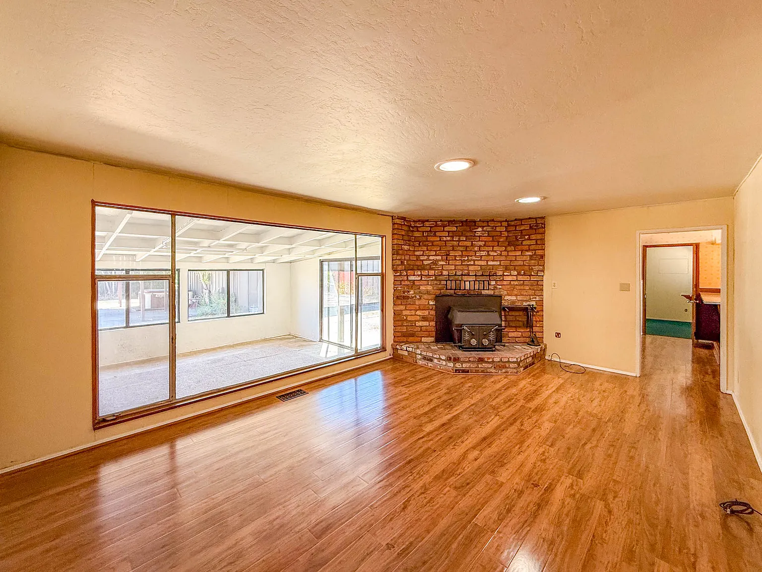 4 bed, 1700 sqft, $3,000 — Photo 4