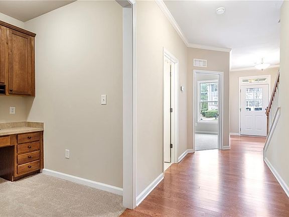 4th image of 755 Village Field Ct