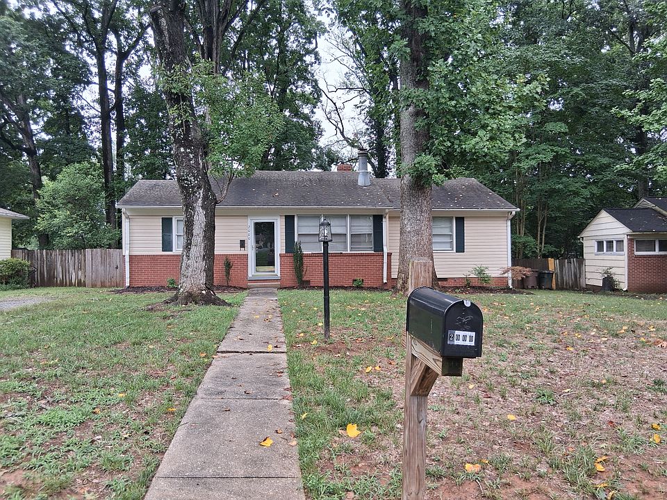 1st image of 2000 Queens Ct