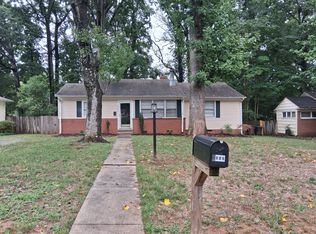 2000 Queens Ct, Greensboro, NC 27408