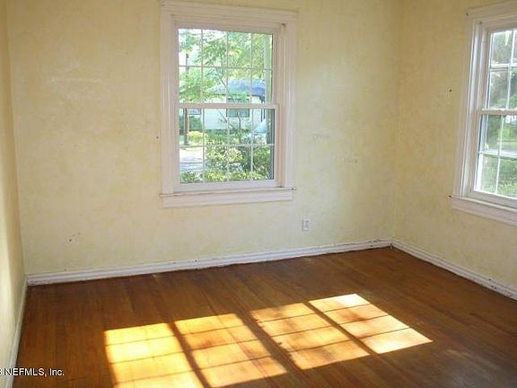 5th image of 3645 Ernest St