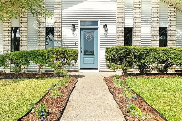 3 bed, 2.0 bath, 2096 sqft, $2,400 — Photo 3