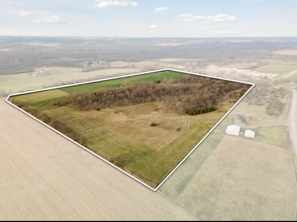 Indian Boundary Rd, Center Pt, IA 52213