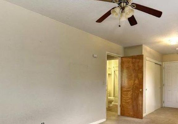 4th image of 2633 Garfield Ave #B