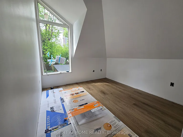 1103 Dufferin St #GARDEN — Photo 10