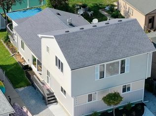 8990 Anchor Bay Dr, Algonac, MI