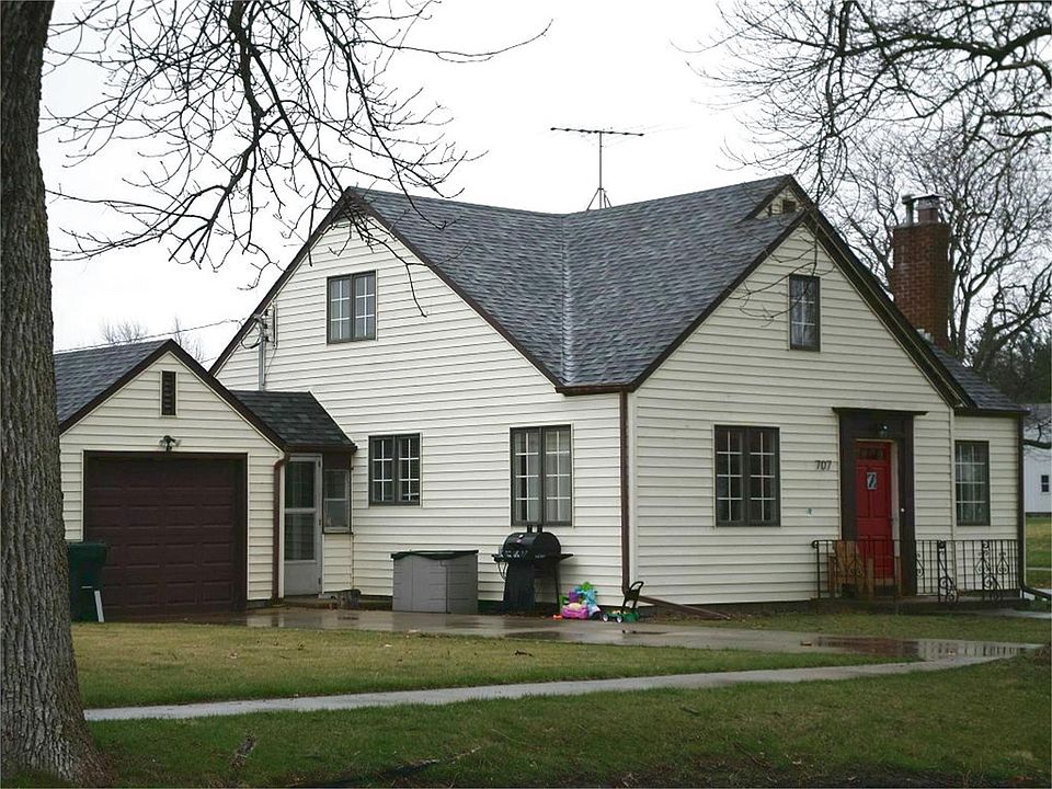 1st image of 707 2nd St