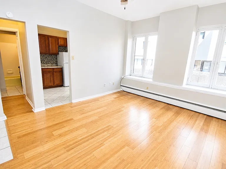 Hardwood 1-Bedroom