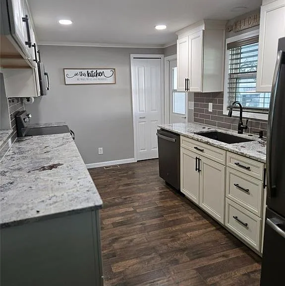 114 Elise Dr — Photo 12