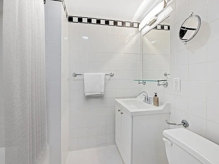 50 W 34th St #19B9 — Photo 8