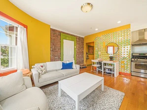 12 Everett St #202, Boston, MA 02134