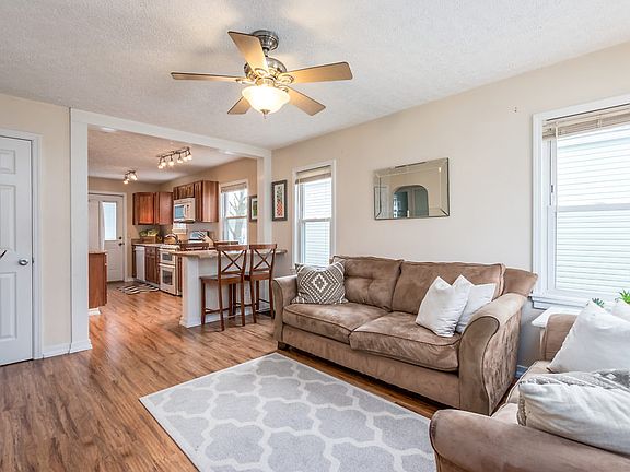 3rd image of 2723 Bellwood Ave