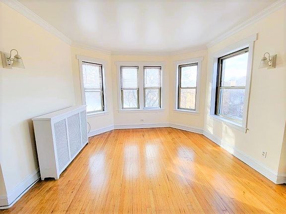 2nd image of 2600 W Gunnison St #2E
