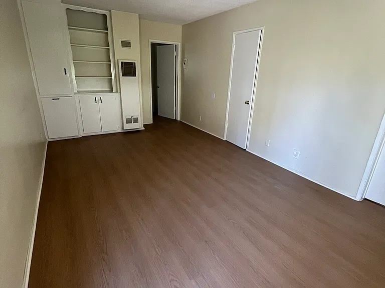 14632 Erwin St #2 — Photo 3