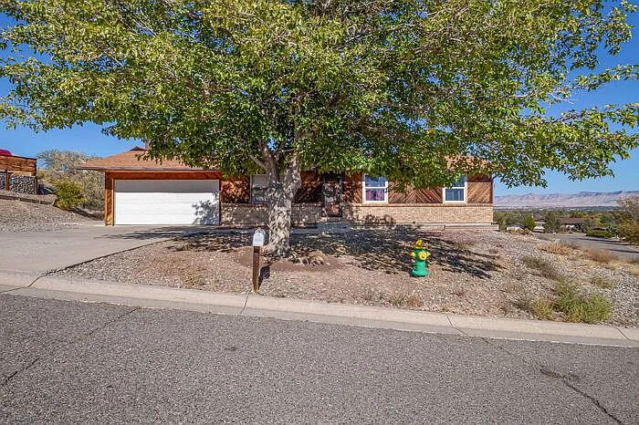 Building Photo - 2708 Sierra Vista Rd