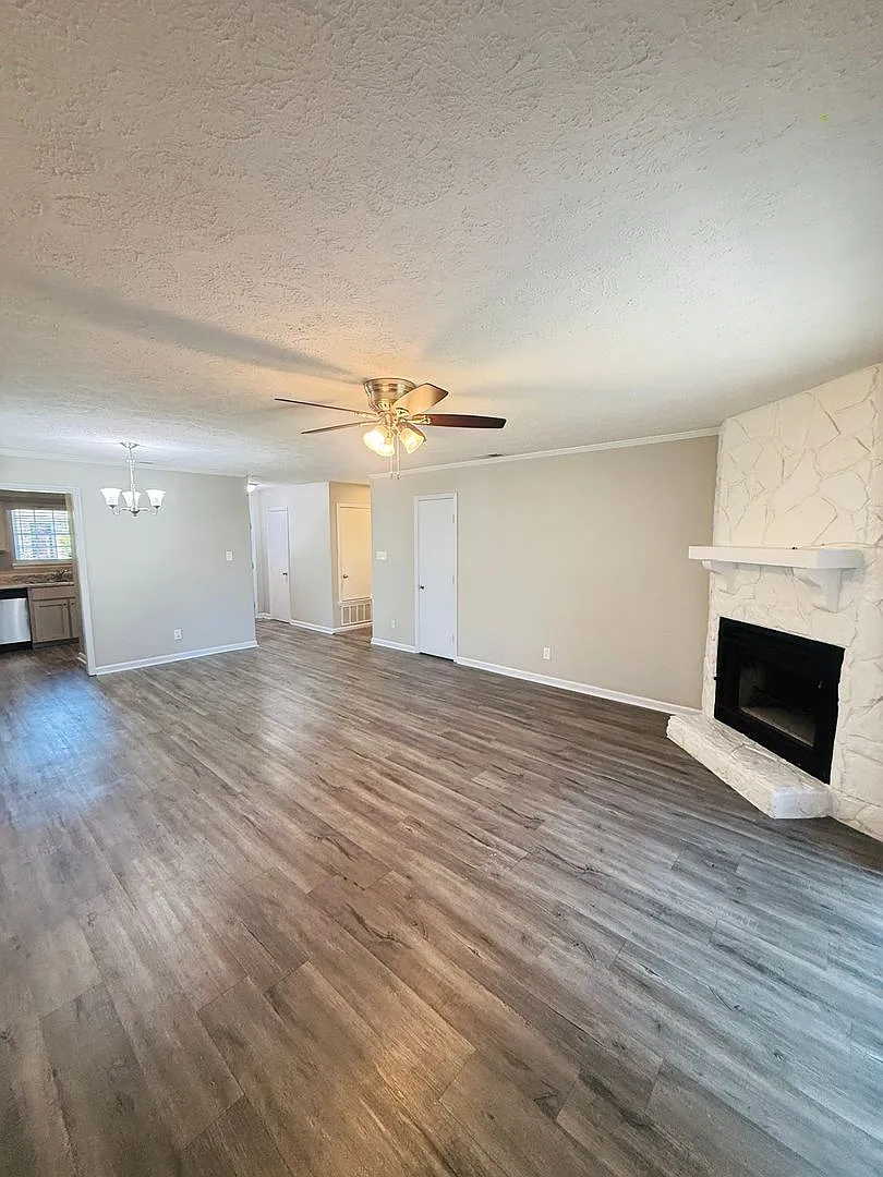 Beautiful Duplex Close to Mid-Town Savannah — Photo 4