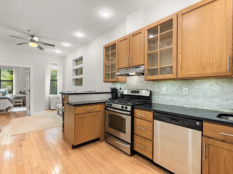 805 Park Ave #1R — Photo 3