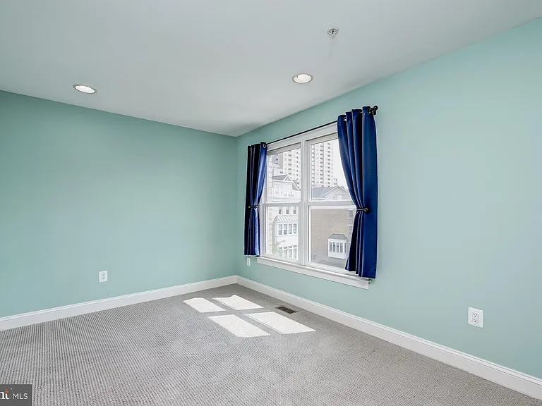 1236 Harbor Island Walk — Photo 36