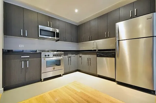 537 West 27th Street — Photo 2