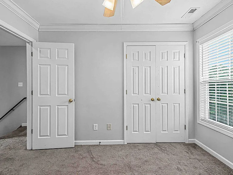 209 Lansing Ct — Photo 34