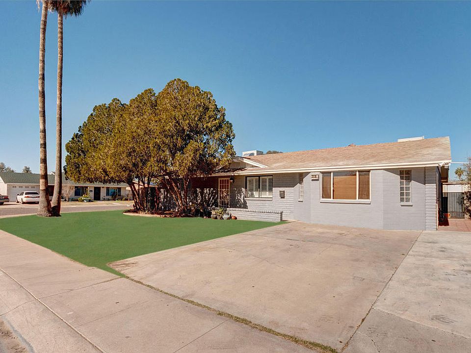 2nd image of 2336 W Bloomfield Rd