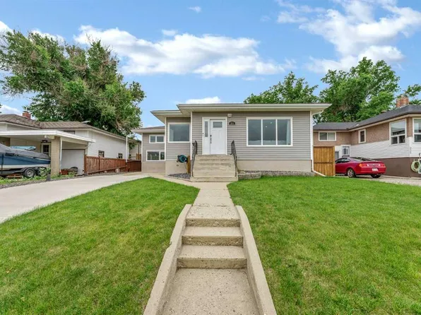 221 N 9th St SW, Medicine Hat, AB T1A 4N8